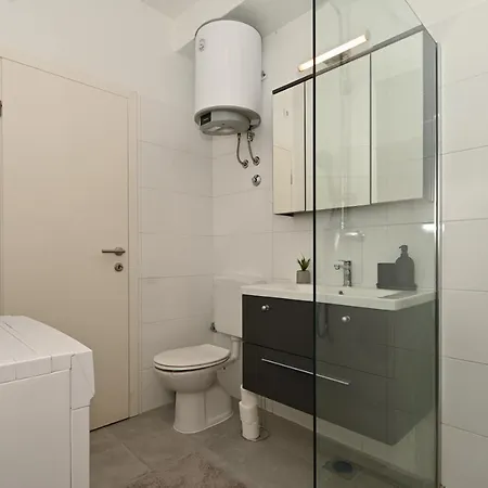 Relax With Jacuzzi Split Area